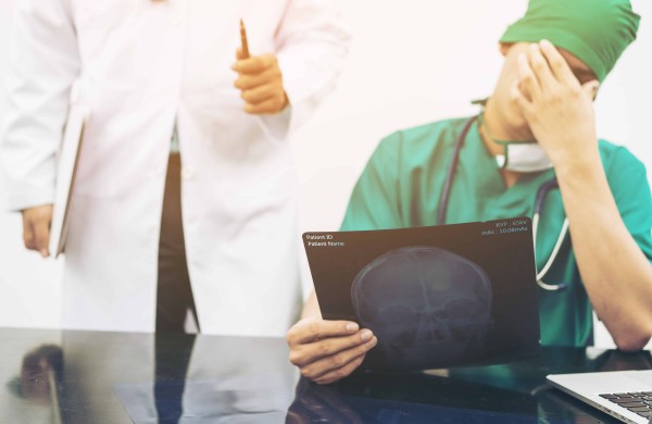 Juzgado Civil de Talcahuano condena a médico y clínica por negligencia en intervención de masectomía | Abogados Puerto Montt - Bufete de Abogados Puerto Montt Juzgado Civil de Talcahuano condena a médico y clínica por negligencia en intervención de masectomía | Abogados Puerto Montt - Bufete de Abogados Puerto Montt